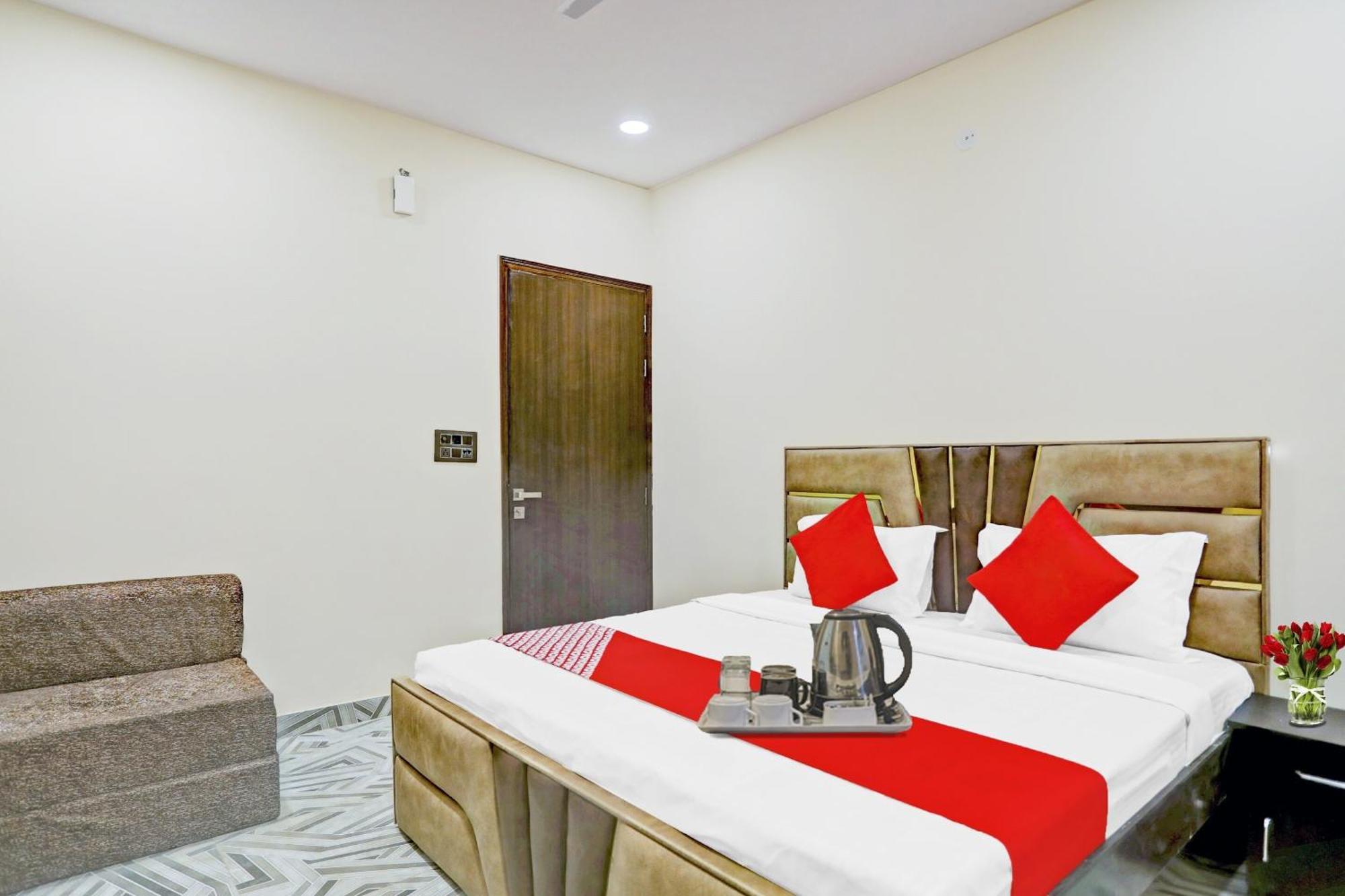 Hotel O Royal Lotus Stay Near Ip Extension Metro Station Нью-Дели Экстерьер фото