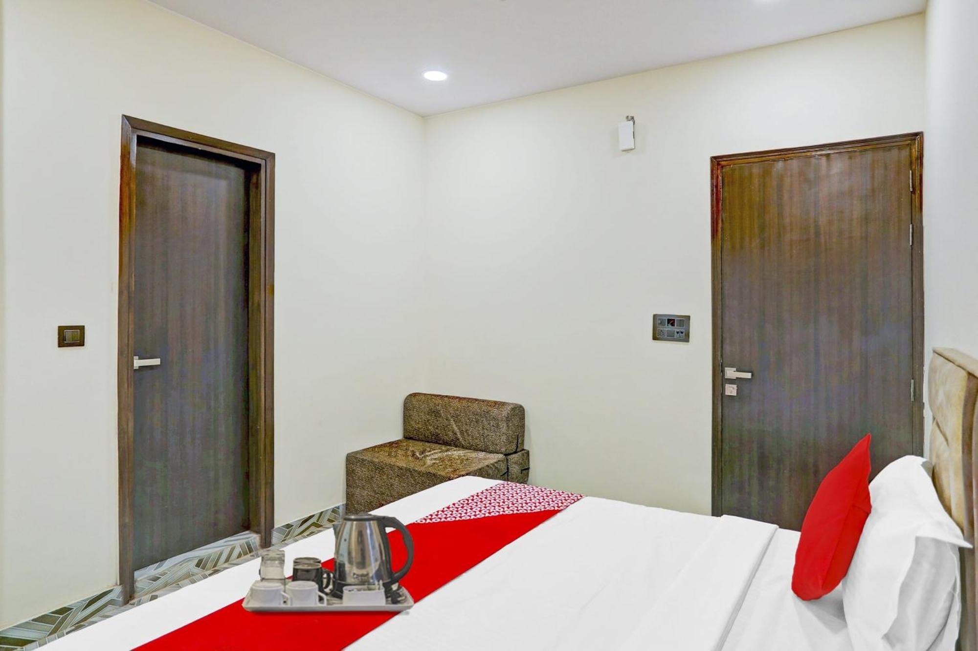 Hotel O Royal Lotus Stay Near Ip Extension Metro Station Нью-Дели Экстерьер фото